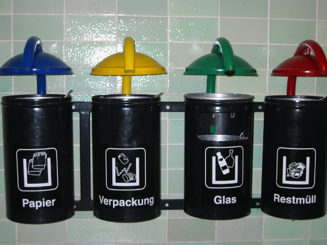 Gescheiden afval inname. Symbool voor 5S. http://www.josquinconsultancy.com/